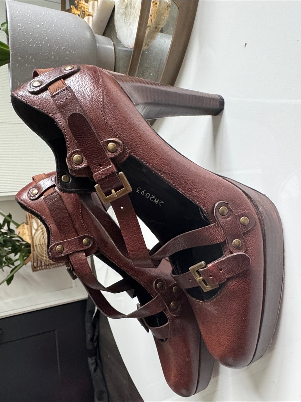 Stuart Weitzman Size 6 Stacked High Heel Pump in Dark Brown leather - Picture 2 of 8